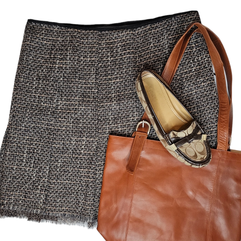✨ Luxury Tahari Tweed Mini Skirt – Virgin Wool Blend, Raw Fringe Hem, Size 14 ✨